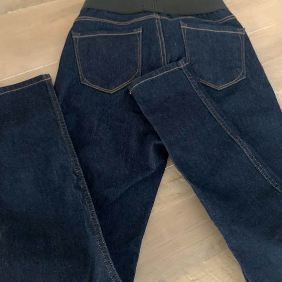 Karen Kane size 6 dark wash jeans, comfy elastic waist - Picture 3 of 3